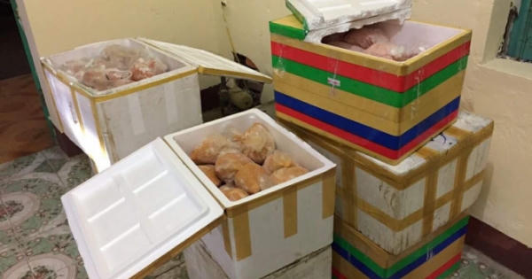 Kiểm tra xe khách phát hiện những “món hàng” không ngờ