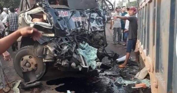 Xe khách tông trực diện xe tải, 1 người tử vong, 1 người cấp cứu trong tình trạng nguy kịch