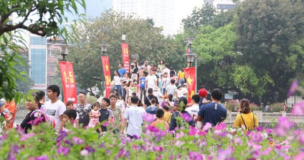Toát mồ hôi, chen nhau trong công viên Thủ Lệ dịp nghỉ lễ