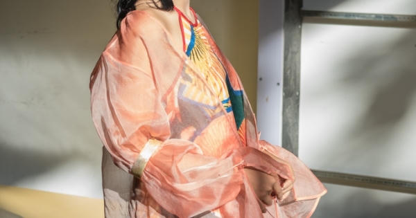 Hoàng Oanh đổi style, hoá cô Tấm dịu dàng