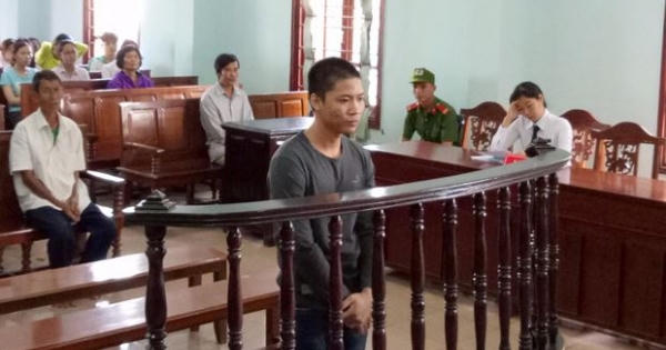 "Bóc lịch" 8 năm chỉ vì đưa bé gái ra gần gò mả để hiếp dâm