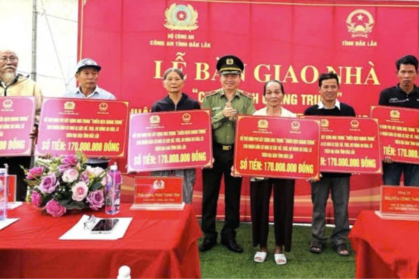 Đắk Lắk: Hoàn thành Chiến dịch Quang Trung trước hạn, hơn 87% nhà xây mới đã bàn giao