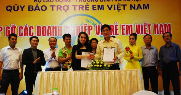Ủng hộ gần 8 tỷ đồng cho hoạt động vì trẻ em Việt Nam