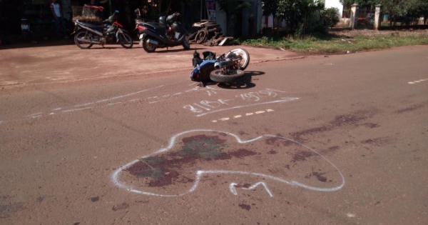 Gia Lai: Tông vào xe công nông đậu bên đường, 1 thanh niên chết thảm