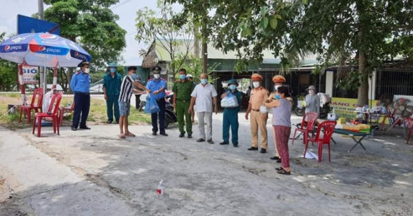 Người dân Hà Tĩnh động viên, chia sẻ cùng các lực lượng tuyến đầu phòng, chống dịch COVID-19