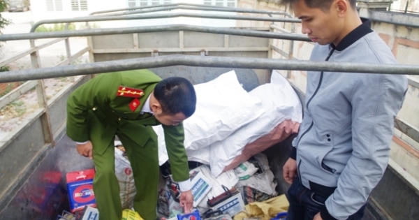 Hà Nam: Bắt giữ xe ô tô chở 900kg ắc quy chì, đồng, nhôm thải nguy hại