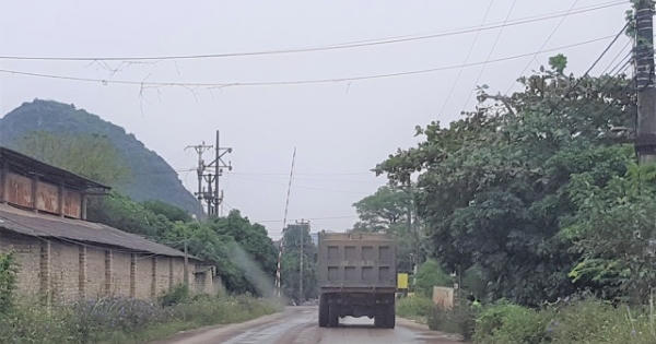 Ninh Bình: Dân chặn đường “cầu cứu” chính quyền vì xe tải hoành hành ngày đêm Ninh Bình: Dân chặn đường “cầu cứu” chính quyền vì xe tải hoành hành ngày đêm