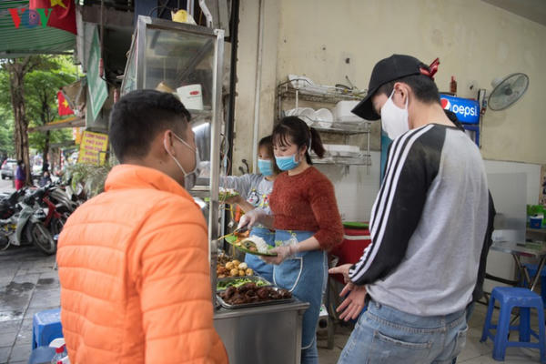 Các cơ sở kinh doanh dịch vụ ăn uống làm gì để phòng chống dịch Covid-19?