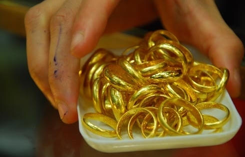 Giá vàng ngày 2/10: Được mùa cưới, doanh thu nữ trang tăng vọt