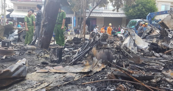 “Bà hỏa’ ghé thăm, 12 ki-ốt bị thiêu rụi