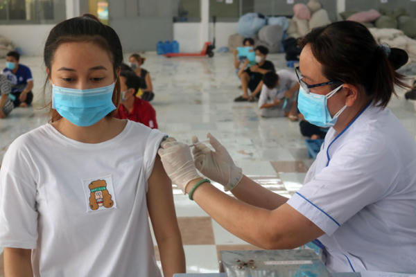 Thần tốc thực hiện chiến dịch tiêm chủng vaccine phòng COVID-19
