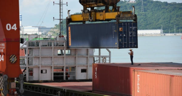 Slide - Điểm tin thị trường: Nhập siêu từ Trung Quốc tăng đột biến