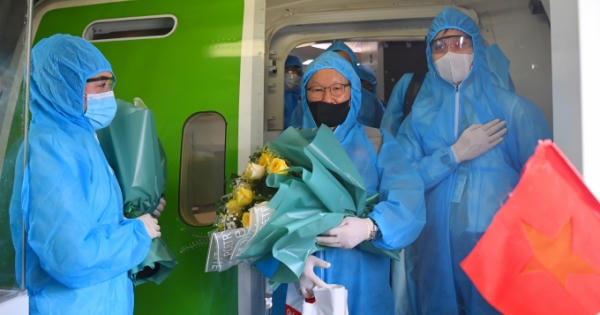 Chuyến bay đặc biệt của Bamboo Airways đón những “chiến binh sao vàng” của Đội tuyển Việt Nam về nước