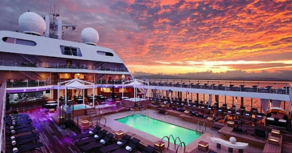 Giới siêu giàu tránh dịch, dư luận dậy sóng