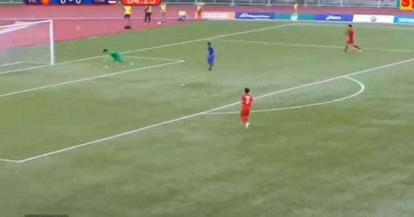 [Clip]: 2 tình huống sai lầm nghiêm trọng của Văn Toản khiến U22 Việt Nam bị dẫn trước trong hiệp 1