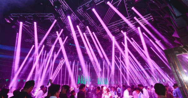 Thủ tướng cho phép mở lại karaoke, vũ trường