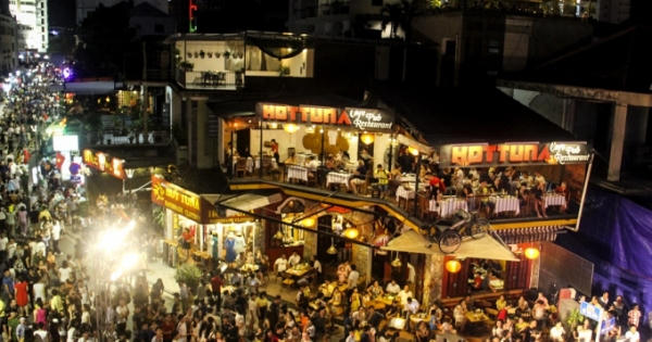 Loạt ảnh ấn tượng trong những ngày khai trương phố đi bộ ở Huế