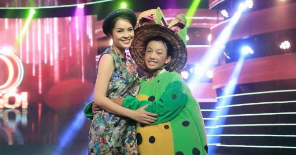 Á hậu Dương Cẩm Lynh thân thiết với con gái nuôi Phi Nhung trong hậu trường Sao Nối Ngôi