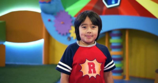 YouTuber 9 tuổi kiếm 700 tỷ đồng mỗi năm