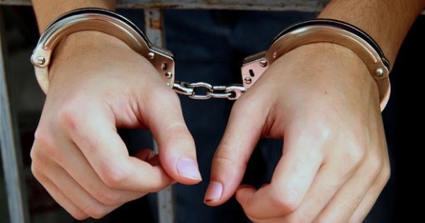 "Ăn cơm tù" vì giả cảnh sát để cướp tài sản
