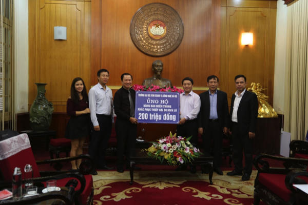 Trường Đại học Kinh doanh và Công nghệ Hà Nội ủng hộ đồng bào lũ lụt miền Trung tại Ủy ban Trung ương Mặt trận Tổ quốc Việt Nam Trường Đại học Kinh doanh và Công nghệ Hà Nội ủng hộ đồng bào lũ lụt miền Trung tại Ủy ban Trung ương Mặt trận Tổ quốc Việt Nam