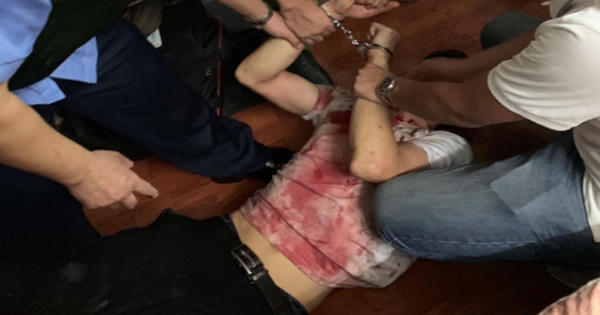 Hà Nội: Bắt nghi phạm đâm gục bà chủ tiệm cầm đồ rồi cố thủ trên tầng 2