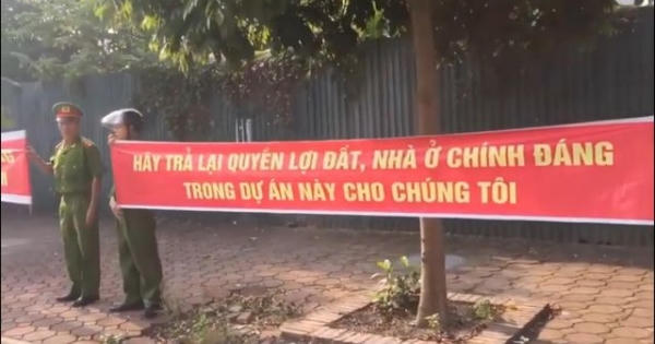 Công an Đông Anh nói về nhóm người mặc cảnh phục căng băng rôn đòi quyền lợi