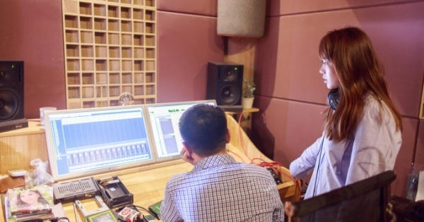 Hari Won mất nửa tháng tập đọc chính tả cho ca khúc mới Hari Won mất nửa tháng tập đọc chính tả cho ca khúc mới