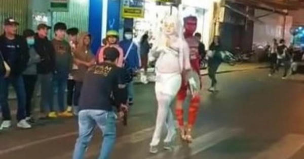 Clip: Những trò lố lăng, phản cảm ở khu phố đi bộ TP Đà Lạt