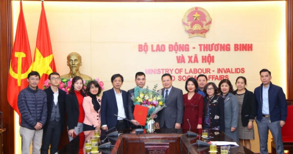 Bộ Lao động Thương binh và Xã hội công bố và trao Quyết định về công tác cán bộ