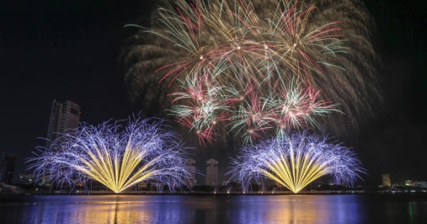 DIFF 2019: Đội pháo hoa Anh vẽ sông Thames bằng "phép thuật" ánh sáng