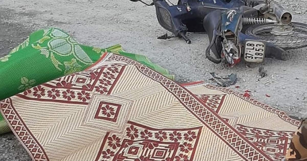 Xe máy va chạm với xe tải,  đôi vợ chồng tử vong tại chỗ