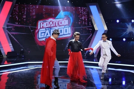 Chí Tài khoe khả năng vũ đạo trên giày cao gót