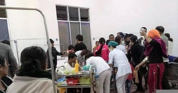 Ăn cỗ cưới, 136 người nhập viện cấp cứu