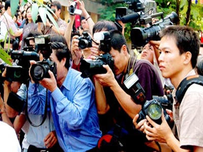 Nhà báo không thể “hai mặt”