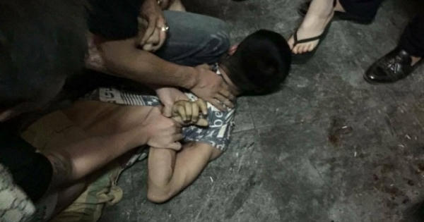 Hà Nội: Bảo vệ bị đuổi chém gần Hồ Gươm, người dân thản nhiên quay phim chụp ảnh