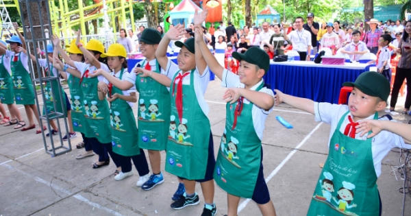 Sữa cô gái Hà Lan đồng hành cùng Sở GD&ĐT TP. HCM tại Hội thi vệ sinh an toàn thực phẩm 2018 Sữa cô gái Hà Lan đồng hành cùng Sở GD&ĐT TP. HCM tại Hội thi vệ sinh an toàn thực phẩm 2018