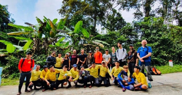 Khi “lâm tặc” làm porter để trả nợ… rừng xanh