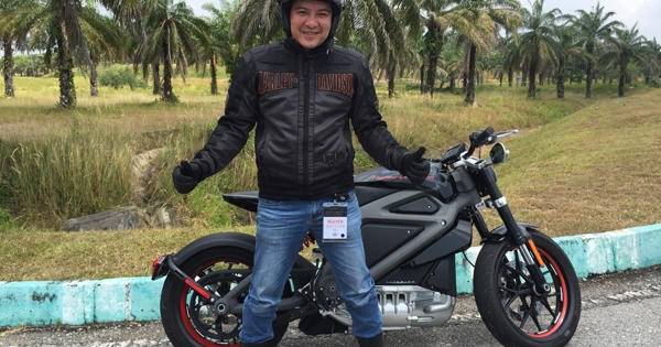 Khi nhà báo chơi xế khủng