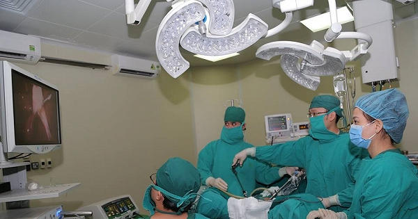 Ra máu bất thường sau mãn kinh, người phụ nữ phải cắt bỏ tử cung Ra máu bất thường sau mãn kinh, người phụ nữ phải cắt bỏ tử cung