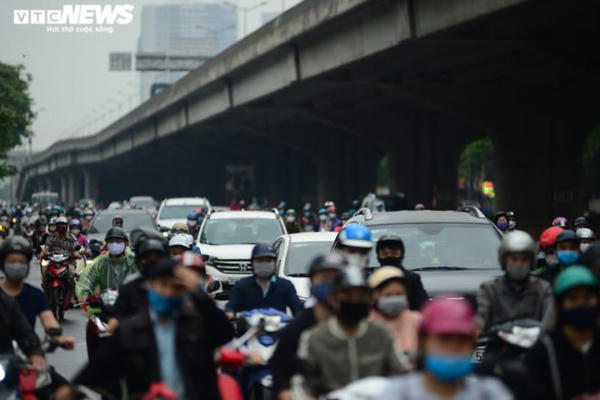 Nới lỏng giãn cách xã hội, đường phố Hà Nội “két cứng” trước ngày nghỉ lễ