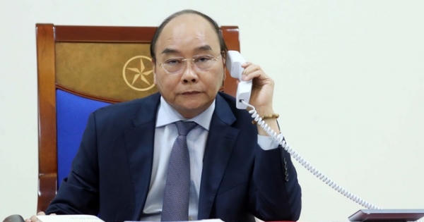 Thủ tướng điện đàm với Tổng thống Mỹ, chia sẻ kinh nghiệm chống Covid-19
