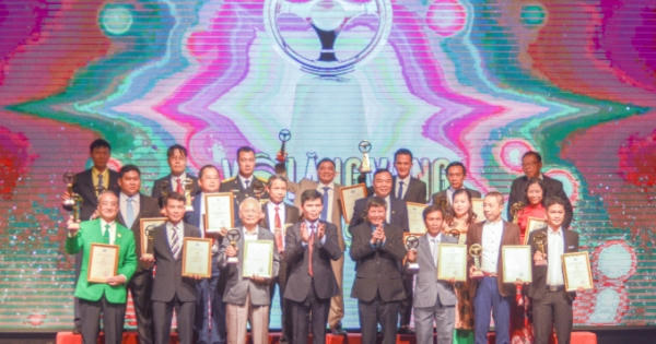 Ủy ban An toàn giao thông quốc gia trao giải thưởng “Vô lăng vàng” lần thứ 7 năm 2019