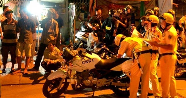 Cảnh sát TP.HCM xử nghiêm 'xe dù, bến cóc' dịp Tết