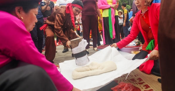 Rộn ràng hội thi gói, nấu bánh chưng bánh giầy "không kỷ lục" tại lễ hội Đền Hùng
