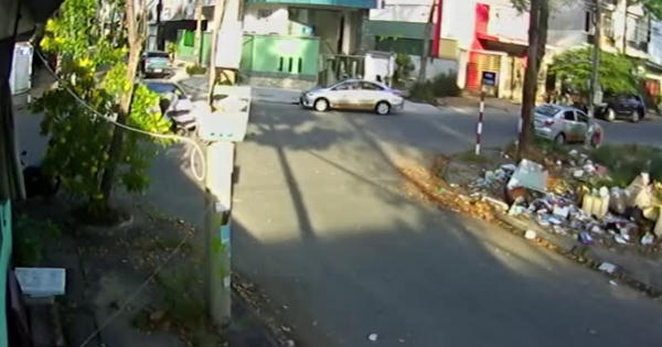 [Clip]: "Lao như tên bắn qua ngã tư, người phụ nữ nhận trái đắng"