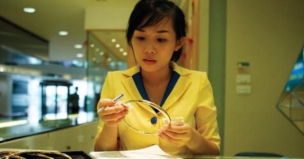 Giá vàng hôm nay 4/10: Chưa thể phục hồi do tác động của giá vàng thế giới