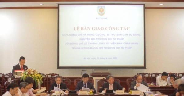 Bàn giao công tác Bộ trưởng Bộ Tư Pháp