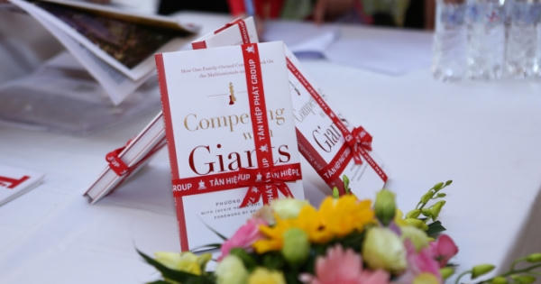 Giao lưu cùng tác giả "Competing With Giants", cuốn sách kinh tế đầu tiên của Việt Nam do Forbes xuất bản