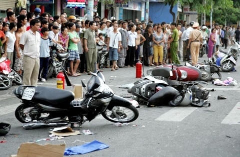 Xem xét đề nghị đình chỉ vụ án vi phạm quy định giao thông đường bộ ở Hà Đông